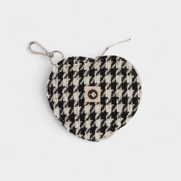 kleines Täschchen in Herzform - TWEED schwarz-weiß