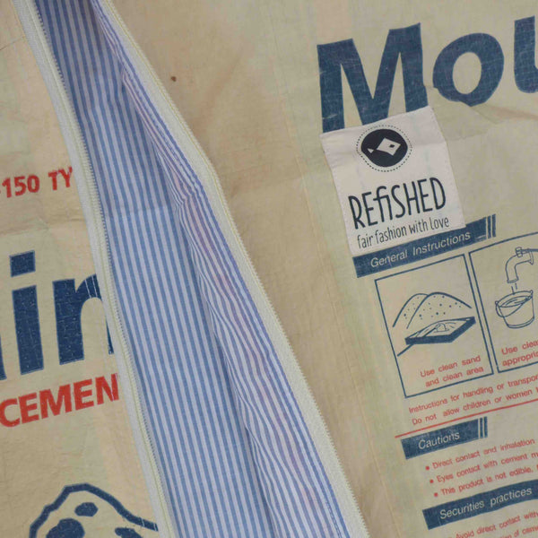 Umweltfreundliche Kleidersack in beige-blau-rot innerhaln