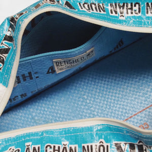 Cross Body Bag in weiß - innen hellblau