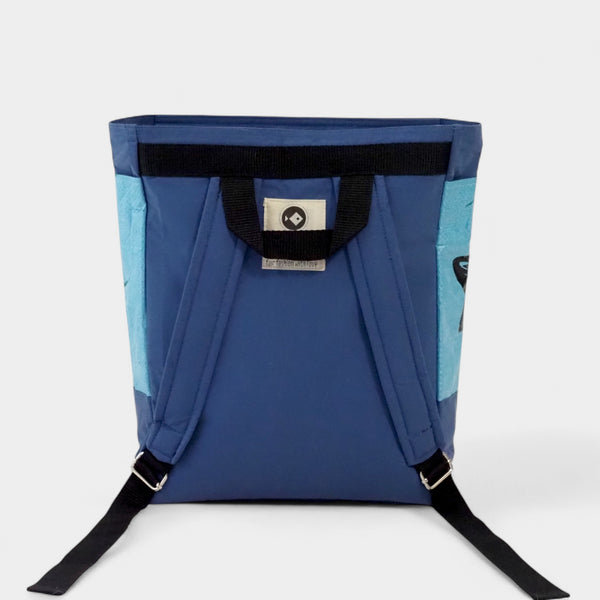 upcycelter Kinderrucksack auf Fischfuttersäcken - Rückenansicht