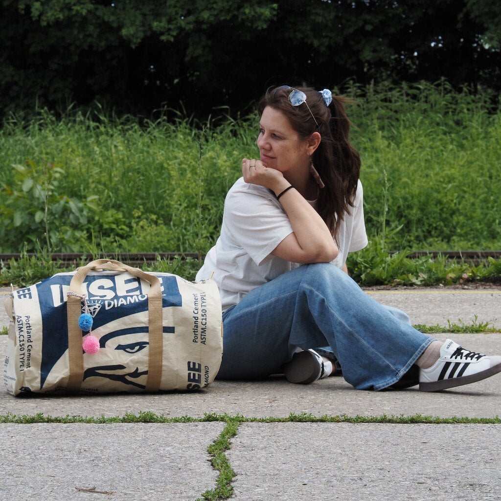 SPORTY BAG · CEMENT
