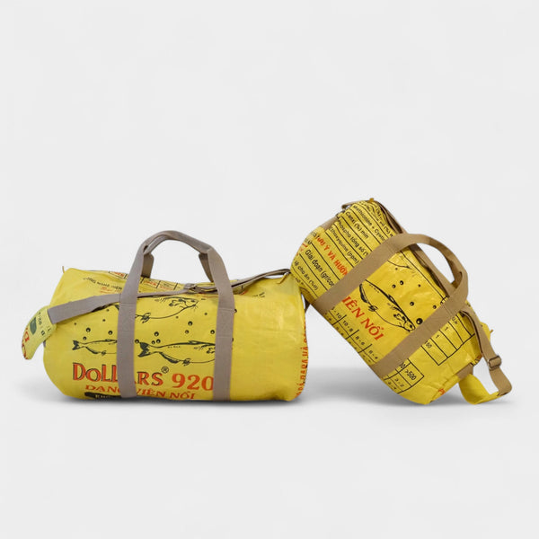 upcycelte Sporty Bag in gelb-dollar, Größenvergleich Large-Small