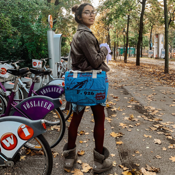 MESSENGER BAG | Umhängetasche mit Laptop-Schuber