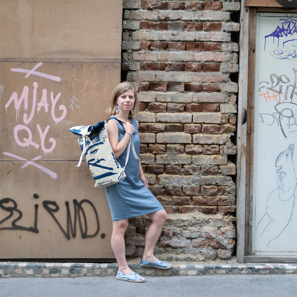  Nachhaltiger Rucksack in beige-blau
