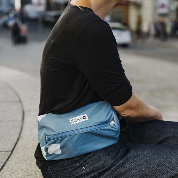 Mini-Bauchtasche in blau