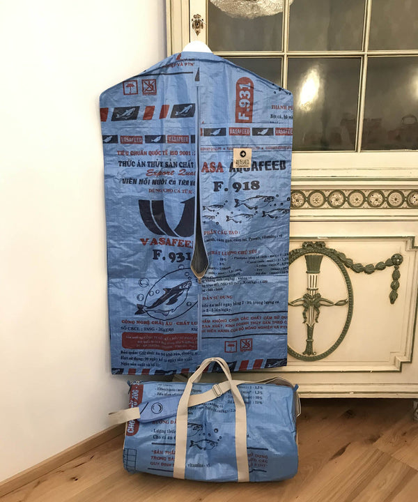 SUIT BAG | Environmentally friendly garment bag in dark blue