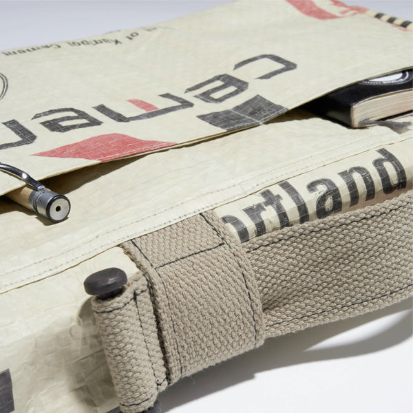 details messenger bag